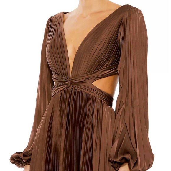 Mac Duggal Satin V Neck Gown size 10 - Picture 3 of 6